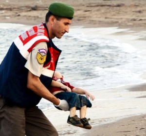 Guarda costera de Turquia con Alan Kurdi