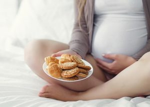 embarazada come galletas