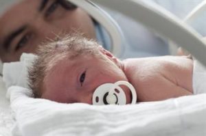 tacto en el bebe prematuro
