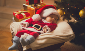 bebé con traje de navidad