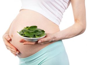 embarazada come espinacas