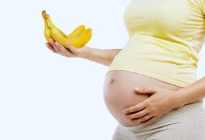 embarazada come bananos