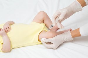 vacuna en bebé