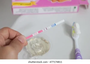 prueba de embarazo con crema dental