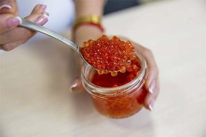caviar rojo en madres lactantes